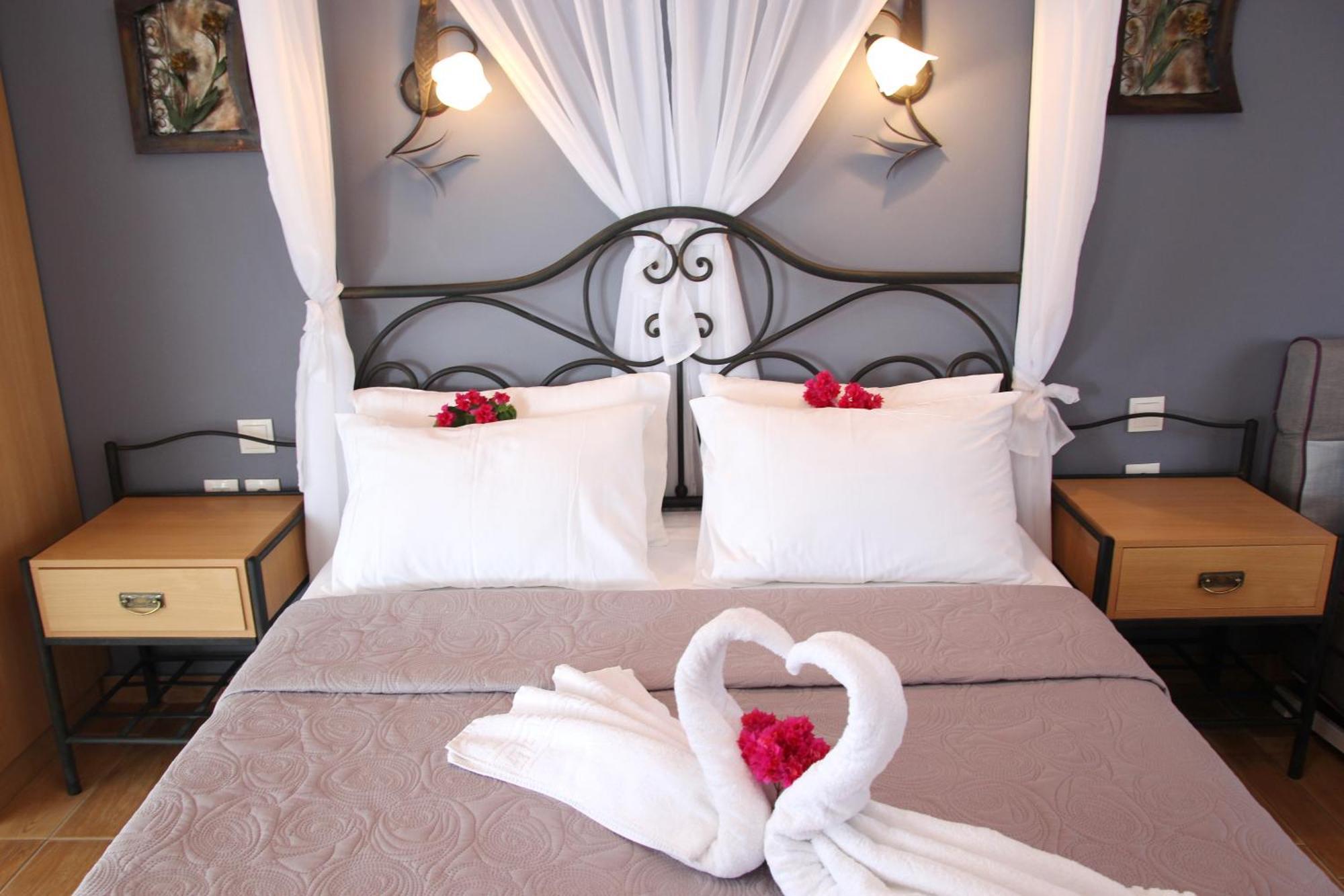 Coralli Rooms & Restaurant Elafonissos Eksteriør billede
