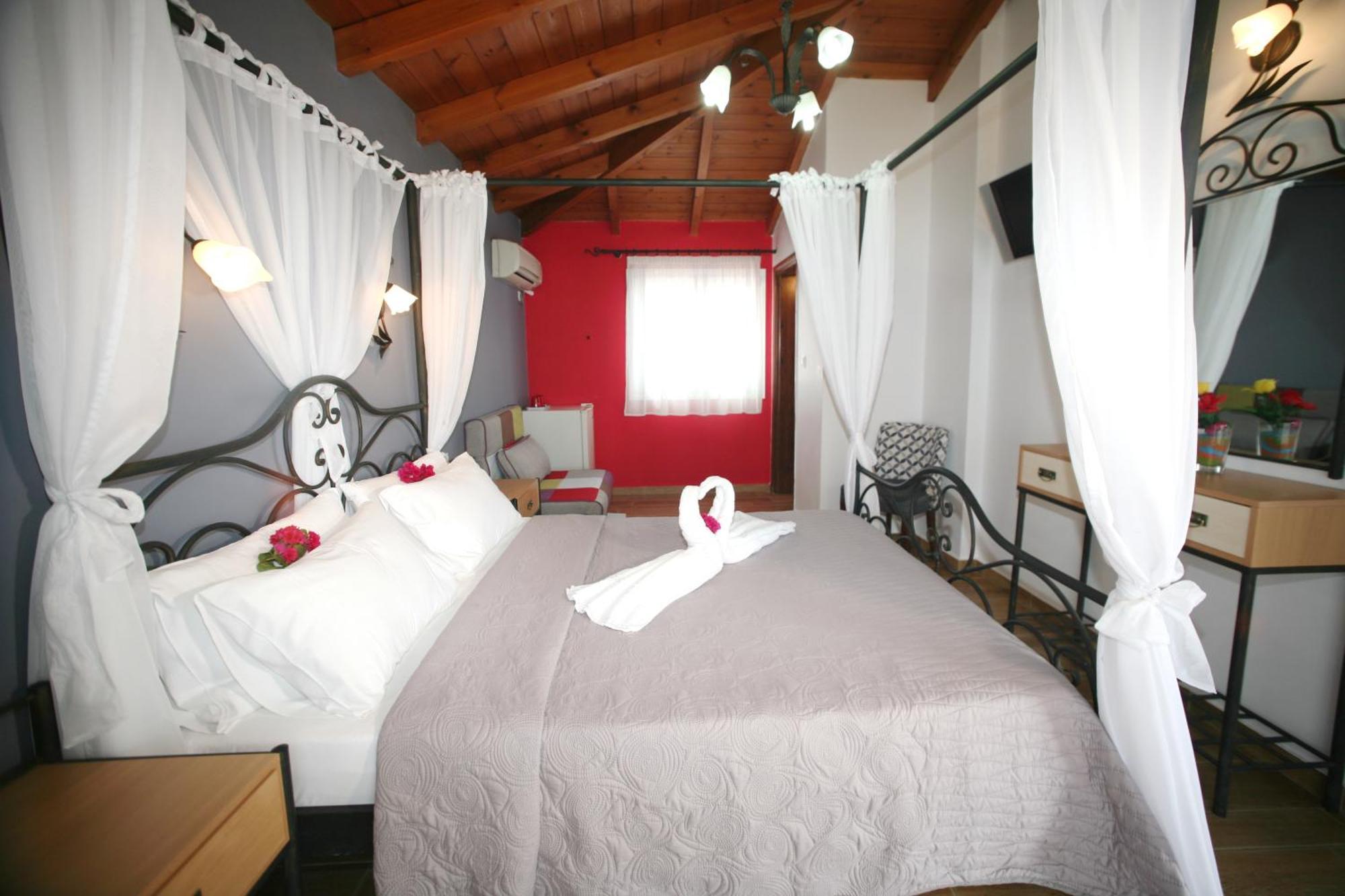 Coralli Rooms & Restaurant Elafonissos Eksteriør billede